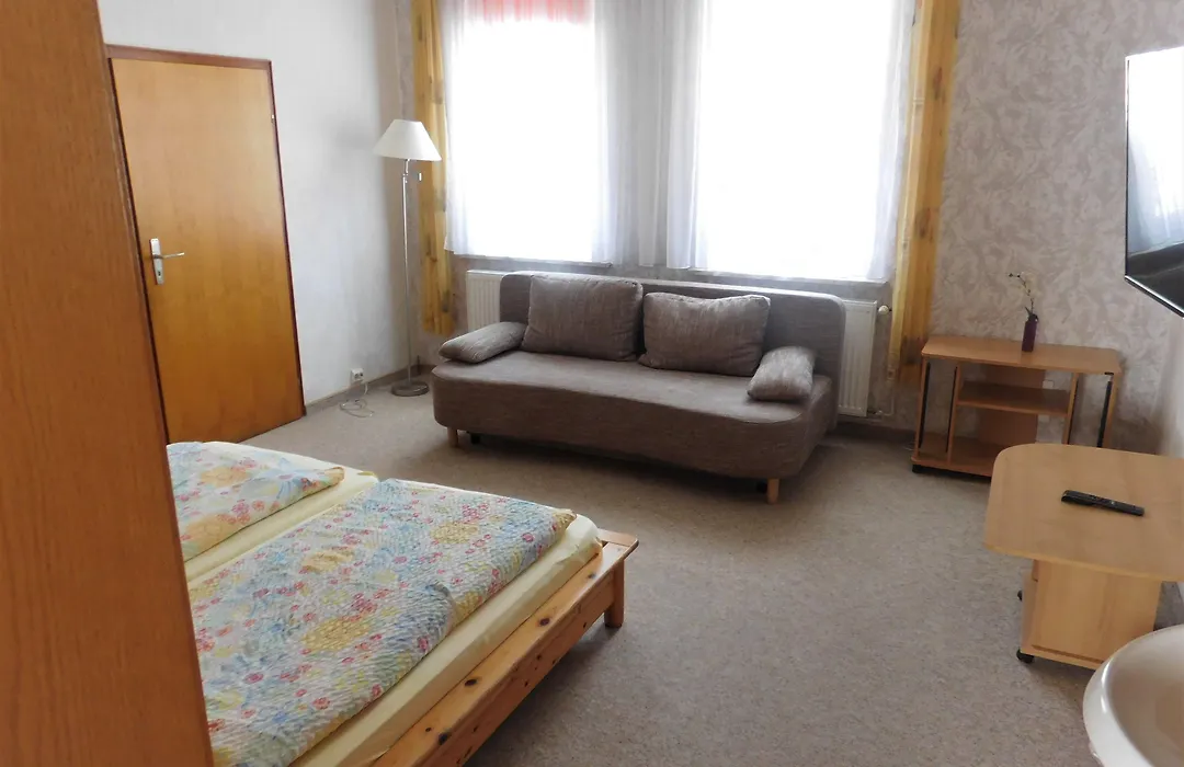 Hotel Pension am Kurmittelhaus-1